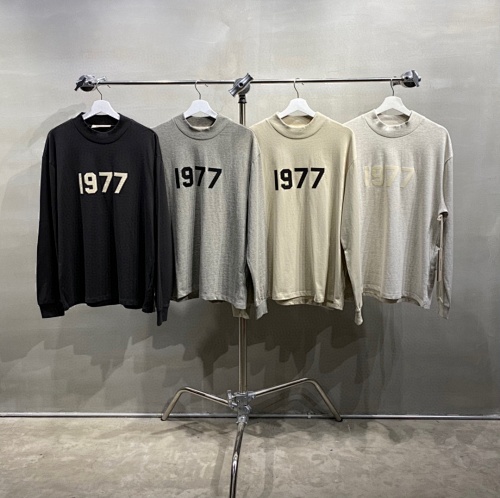 ESSENTIALS T-Shirt