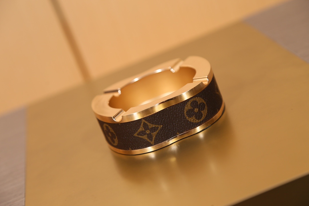 INTERIOR Ashtray
